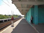 Пьяная жительница Уссурийска заснула на краю железнодорожной платформы