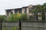 Заброшенный танковый завод горел в Уссурийске