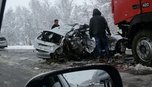 Страшная авария на трассе Уссурийск-Пограничный: седан врезался в большегруз
