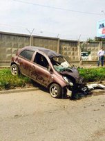 Авария на улице Комсомольской оставила дыру в бетонном заборе