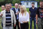 Памела Андерсон навестила льва, спасенного из затопленного уссурийского зоопарка
