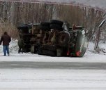 Бензовоз полный топливом перевернулся под Уссурийском