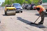 Солнечная погода позволила продолжить ремонтные работы на дорогах Уссурийска
