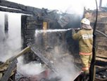 Пожарные полтора часа тушили горящую баню в Уссурийске