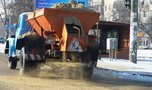 Дорожные службы: ночью дороги Уссурийска посыпали песком и солью