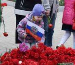 Торжественная церемония возложения венков и цветов состоялась на площади Победы в Уссурийске