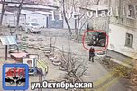 В Уссурийске во дворе жилого дома джип наехал на старушку
