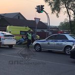 Две машины такси столкнулись в Уссурийске