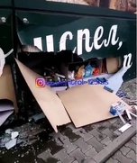 Таксист врезался в магазин 