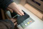Постыдный поступок совершил военный у банкомата
