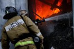 В Уссурийске огнеборцы потушили металлический контейнер