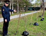 В Уссурийске полицейские приняли участие в эколого-патриотической акции «Сад памяти»