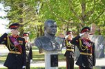 Имена двух офицеров увековечили на Аллее Героев Уссурийского суворовского военного училища
