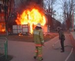 В Уссурийске во время пожара мужчина получил сильный ожог лица