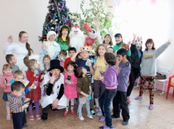 Волонтеры из Уссурийска посещают детские центры и больницы