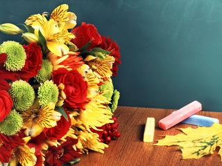Учителей Уссурийска поздравили с пофессиональным праздником
