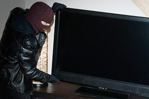Жительница Уссурийска лишилась телевизора, оставленного в коридоре общежития