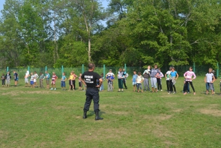 Акция «Зарядка со стражем порядка» прошла в летнем лагере в Уссурийске