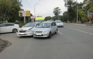 В Уссурийске в ДТП пострадали водители обоих транспортных средств