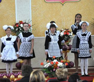 Учителей Уссурийска поздравили с профессиональным праздником