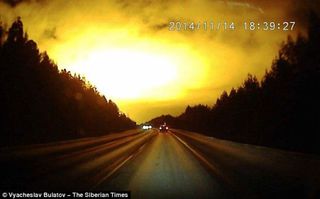 Очевидцы сняли на видео загадочное свечение в уральском небе