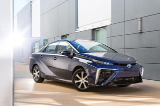 Toyota начала продажи автомобиля с водородным двигателем