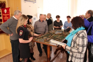 В Уссурийске приморские краеведы познакомились с комнатой-музеем транспортных полицейских 