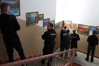 На ст.Уссурийск сотрудники транспортной полиции вдохновляются пейзажами приморского художника