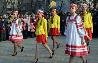 Праздник с угощениями, песнями и танцами, посвященный третьему дню Масленицы, состоялся в Уссурийске