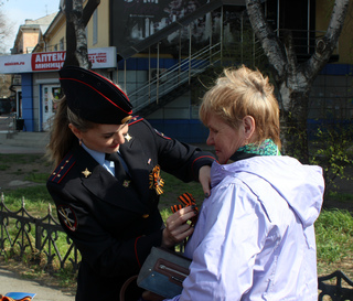 В Уссурийске полицейские  присоединились к акции «Георгиевская ленточка»