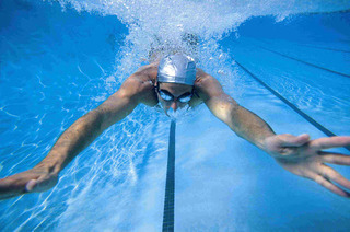 Залог здоровья и прекрасной физической формы: почему стоит заниматься плаванием?