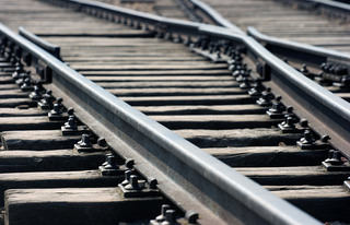 В Уссурийске сотрудники транспортной полиции прервали опасную прогулку подростков по железной дороге