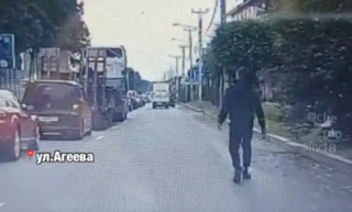 Гулявшего по Уссурийску подростка с «пистолетом» проверяет полиция