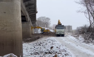 Участки рек под мостами начали расчищать в Уссурийске