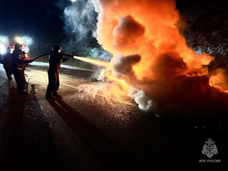 Пожарные ликвидировали возгорание автомобиля в Уссурийске