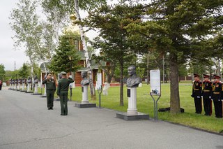 Бюст Герою России установили в Уссурийске