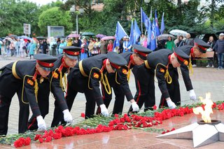 &laquo;Встанем! И вспомним тех, кого в этом огне потеряли&raquo;