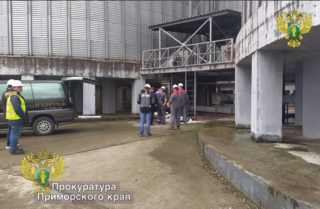 Прокуратура Михайловского района поставила на контроль установление обстоятельств гибели человека на рабочем месте