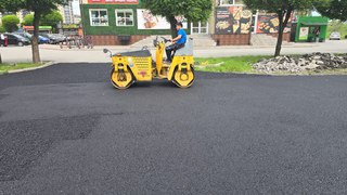 Ямочный ремонт продолжают на городских улицах