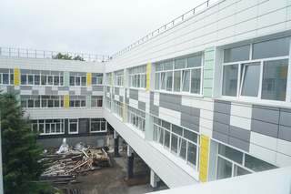 Евгений Корж проверил ход ремонта и строительства социальных объектов