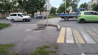 Новая &laquo;зебра&raquo; и уборка: в Уссурийске продолжается благоустройство территорий