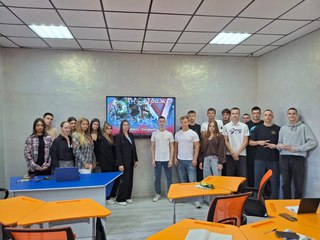 В Уссурийске сотрудники ОМОН &laquo;Восход&raquo; встретились со студентами колледжа