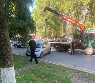 Несмотря на вчерашний рейд, в Уссурийске продолжаются нарушения правил парковки