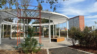 Завершаются работы по благоустройству сквера на улице Краснознамённая, 135Б