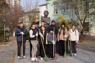 Члены Молодежного совета при Думе Уссурийска провели субботник
