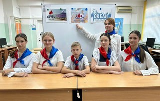 Телемост &laquo;Лица дружбы&raquo; связал Уссурийск и Торез: школьники подвели итоги Года детского отдыха