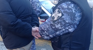 В Уссурийске росгвардейцы задержали подозреваемого в квартирной краже