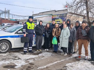В Уссурийске в рамках акции &laquo;Студенческий десант&raquo; учащиеся колледжа посетили Госавтоинспекцию