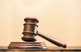 Уссурийская городская прокуратура признала законным возбуждение уголовного дела в отношении местного жителя, напавшего на подростка у кассы супермаркета
