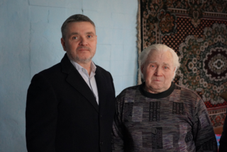 Знак &laquo;Жителю блокадного Ленинграда&raquo; вручили ветерану из Новоникольска